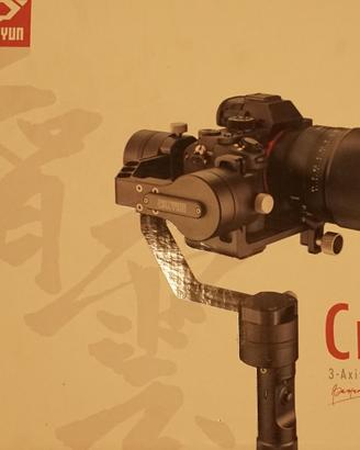 Stabilizzatore Gimbal 3 assi Zhiyun per mirrorless