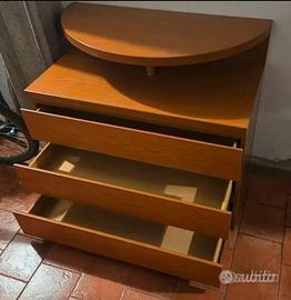 Cassettiera in legno color ciliegio