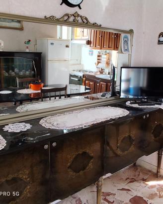 credenza bassa vintage con specchio