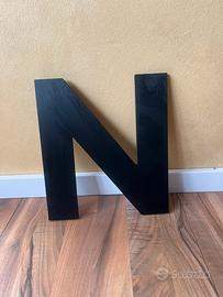 Lettera N decorativa