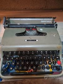 macchina da scrivere olivetti