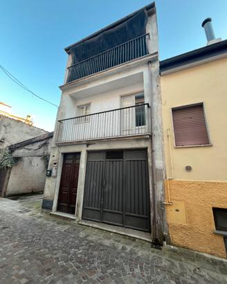 Casa Indipendente in Centro con Terrazzo e Garage