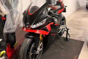 Aprilia rsv4 factory