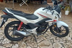 moto naked Honda Cb125F CBF125 del 2018 pochi km