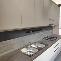 Cucina con gola componibile, fine serie e nuova!