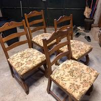 4 Sedie in rovere con sedile imbottito