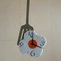 Orologio da parete Arti e Mestieri design uovo