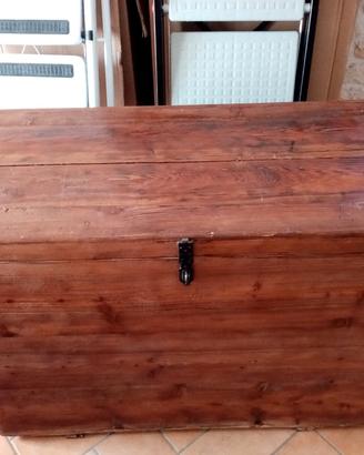 Baule in pino foderato 