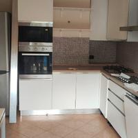 cucina completa di elettrodomestici