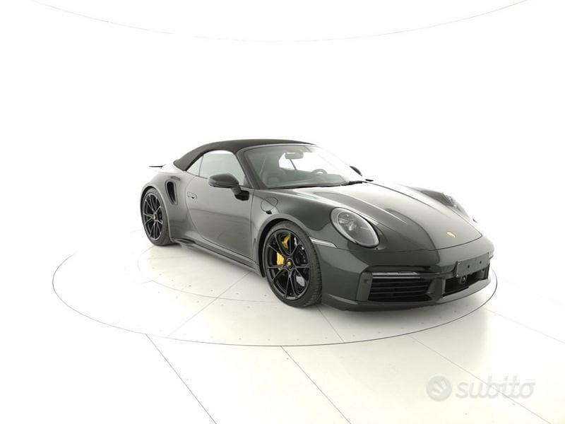PORSCHE 911 (992)