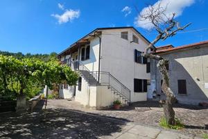 Casa indipendente di 200 m² con più di 5 locali e 