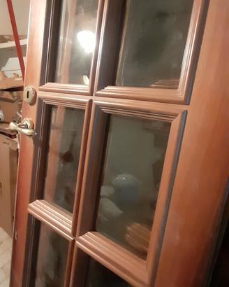 doppia porta in legno e vetro