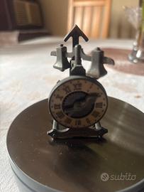 Temperamatite in metallo a forma  orologio