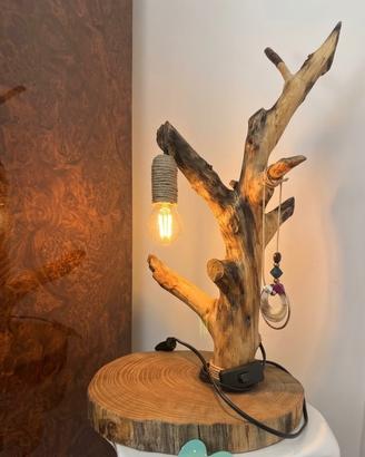 Lampada da tavolo in legno design unico
