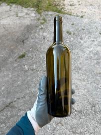 Bottiglie di vino vuote