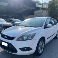 Ford focus Titanium 1.6 benzina pronta consegna