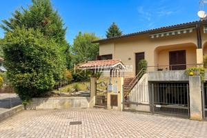 VILLA BIFAMILIARE CON AMPIO GIARDINO PRIVATO - USM