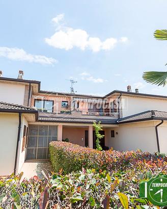 2 LOCALI CON GIARDINO E BOX