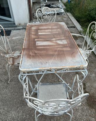 Tavolo da giardino vintage
