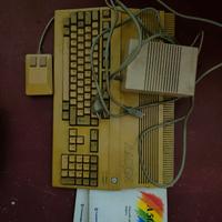 Amiga 500 con alimentatore