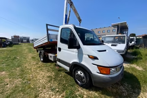 Iveco Daily 35c 11 con gru e ribaltabile