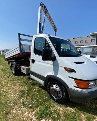 Iveco Daily 35c 11 con gru e ribaltabile