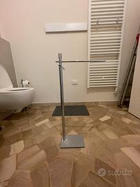 Piantana porta asciugamani