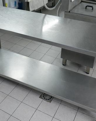 BANCHI DA LAVORO IN ACCIAIO INOX