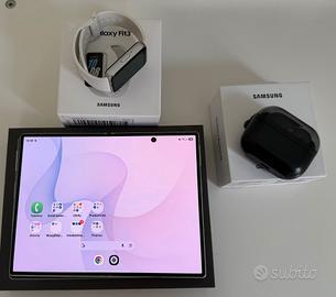 Samsung Galaxy Zfold 8 con cuffie e smartwatch