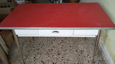 Tavolo anni 70 "Modernariato"