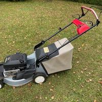 Rasaerba semovente con scocca in alluminio