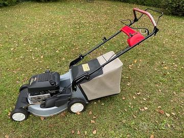 Rasaerba semovente con scocca in alluminio