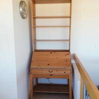 Scrittoio con libreria Ikea in legno massello