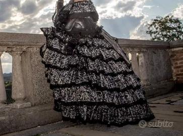 Abito storico dell'800