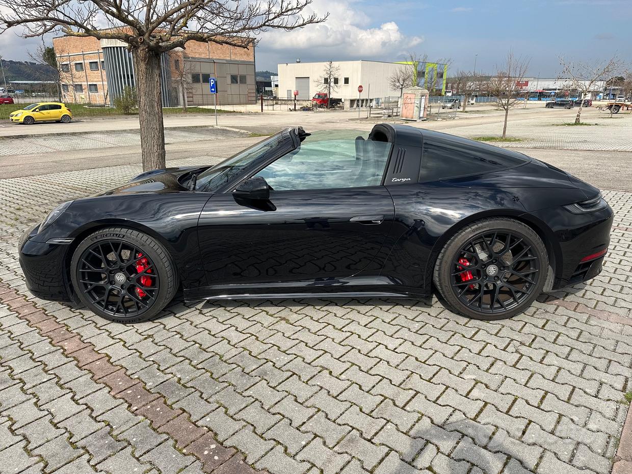PORSCHE 911 (992)