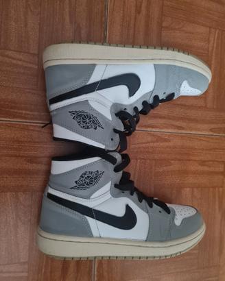 Air Jordan 1 Mid Light Smoke Grey