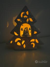 Lanterna natalizia con presepe illuminato