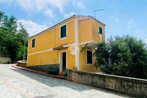 3 LOCALI A BELMONTE CALABRO