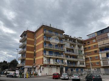 4 LOCALI A NAPOLI