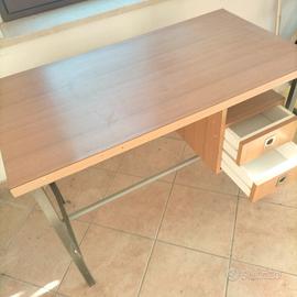Tavolino per studio