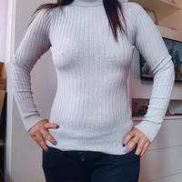 Maglione a dolcevita a coste 
Splendido maglione 