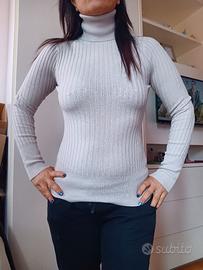 Maglione a dolcevita a coste 
Splendido maglione 