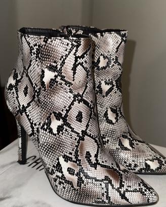 stivaletto con tacco pitonato