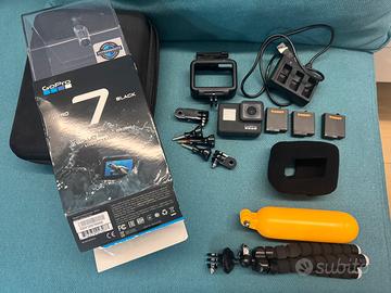GoPro HERO7 Black + 4 batterie + accessori