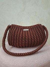 Borsa a spalla in corda intrecciata fatta a m