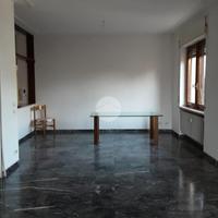 5 LOCALI A VALENZA