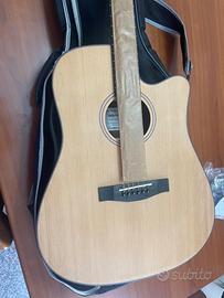 Chitarra donner mai usata