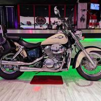 Honda VT 750 Shadow C2 Green Pearl & Cream