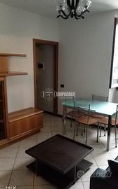 BILOCALE CON POSTO AUTO IN CENTRO A MERONE