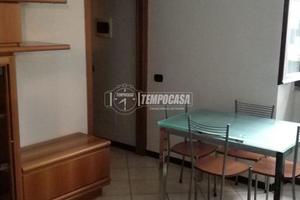 BILOCALE CON POSTO AUTO IN CENTRO A MERONE